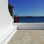 Cycladic Seaside 公寓 *